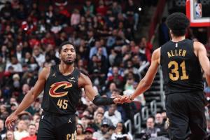 开云体育在线-冲击队史最佳战绩骑士61胜追平队史第二高纪录 还剩6场常规赛