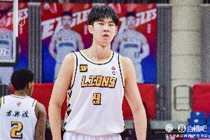 开yun体育官网-手感火热！赵嘉仁半场5中5&amp;3记三分高效拿下13分1助1断 正负值+21