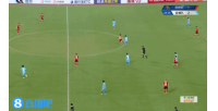 开云棋牌-苏超现中圈吊射！盐城队球员中圈前沿一脚吊射，越过对方门将入网