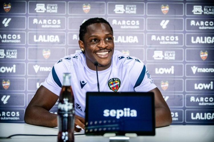 开云棋牌-艾永坦言莱万特是最佳选择，期待助力球队发展进程